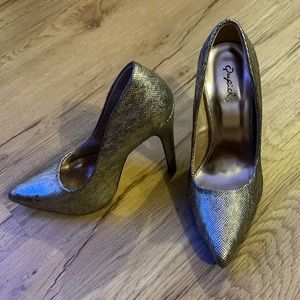 Gold heels, formal, dressy